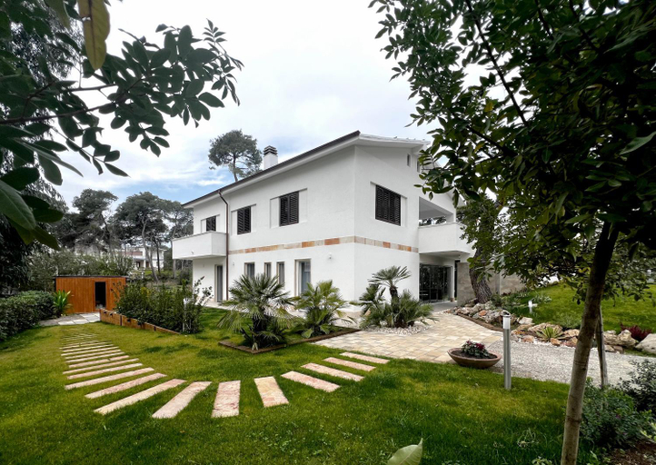 Others 4, Pinea b&b, Taranto