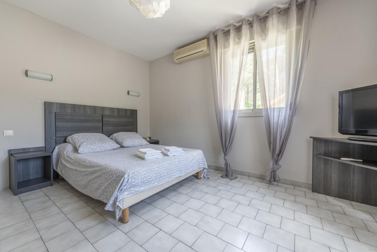 Bedroom, Hotel du Rocher, Bouches-du-Rhône