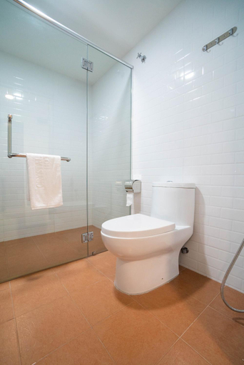 Bathroom 5, Crystal Garden Hotel (Tasik Selatan), Kuala Lumpur
