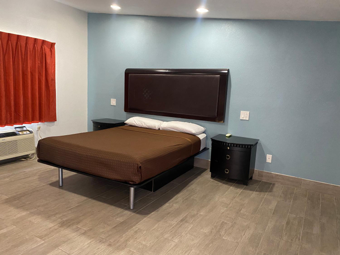Others 5, Executive Inn, Lea
