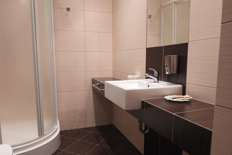 Bathroom 4, Pokoje Goscinne Palac w Balicach Instytut Zootechniki PIB, Kraków