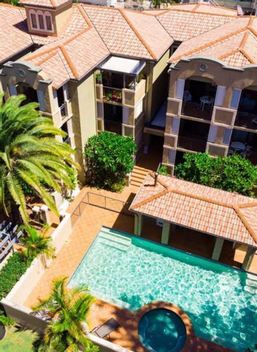 Exterior & Views 1, 'Little Mermaid' beach apartment best location walk to beach and restaurants - sleeps 4, Gold Coast