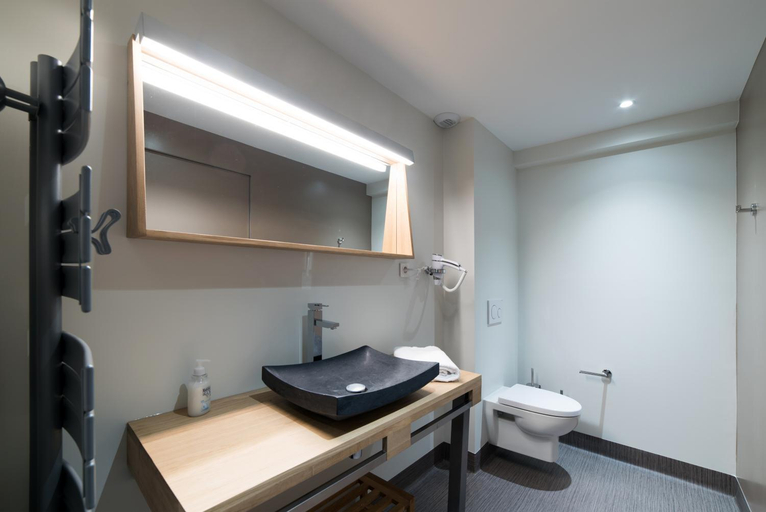 Bathroom 15