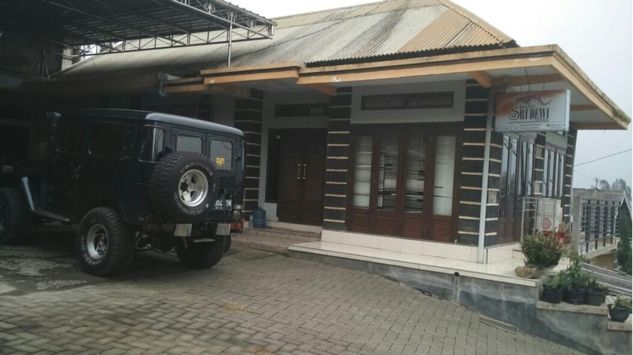 Exterior & Views 2, Sri Dewi Homestay RedPartner, Probolinggo
