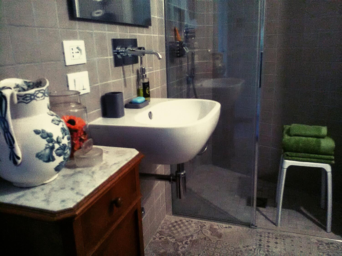 Others 2, Oddi21 B&B, Savona