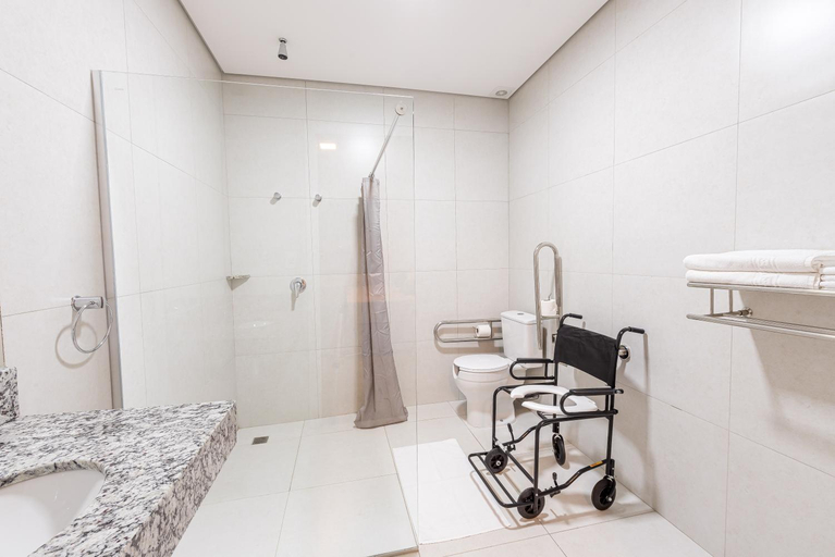 Bathroom 4, Prime Hotel Ponta Pora, Pedro Juan Caballero