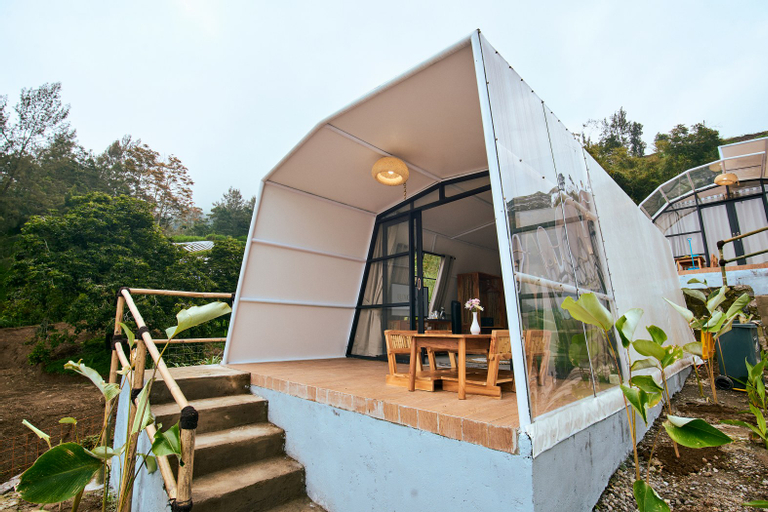 Exterior 5
