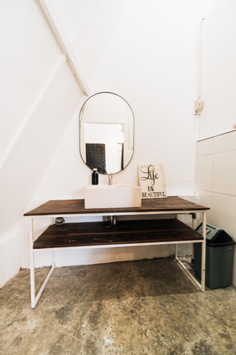 Bathroom 18