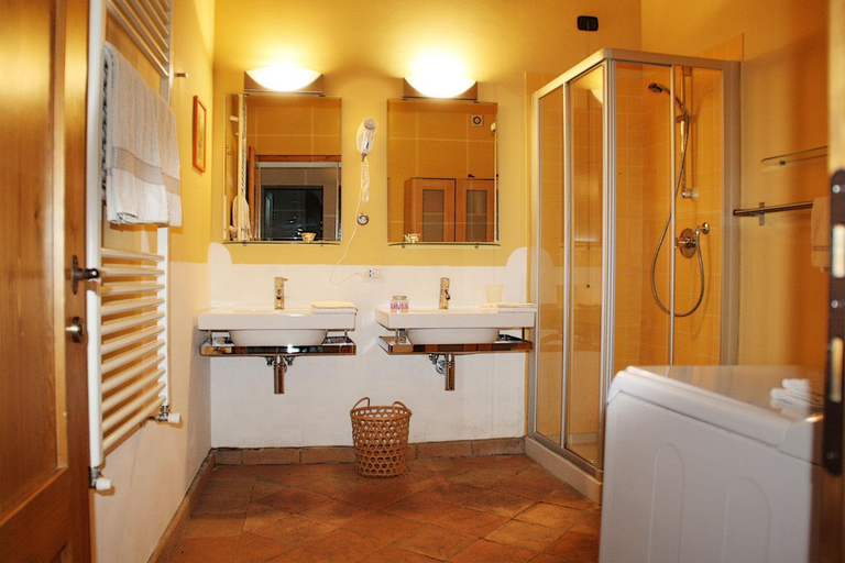 Bathroom 4, Casale Refoli, Siena
