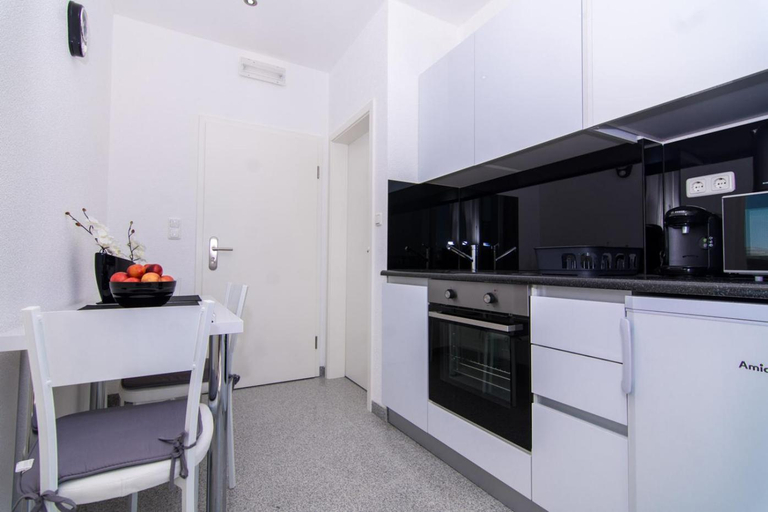 Others 4, Black home apartments, Okrug