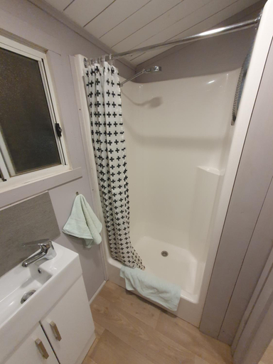 Bathroom 5, Trangie Caravan Park, Narromine