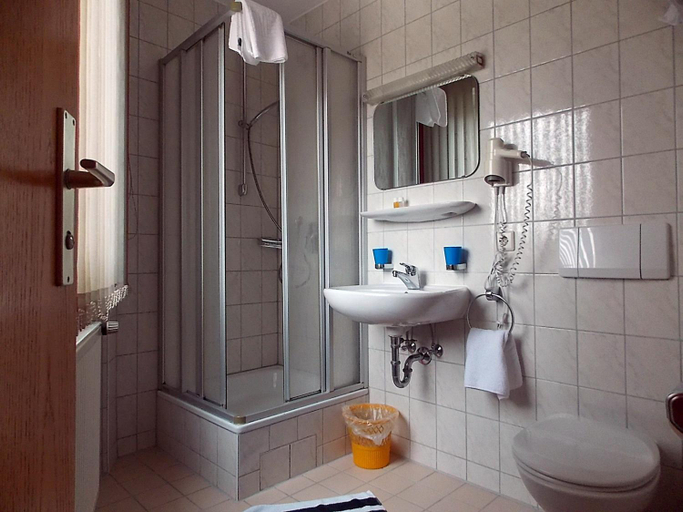 Bathroom 2, Gasthof Goldener Stern, Ostalbkreis