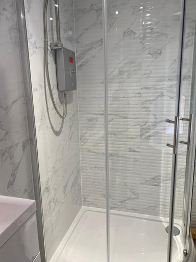 Bathroom 5, Brownlows Inn Rooms, Sefton