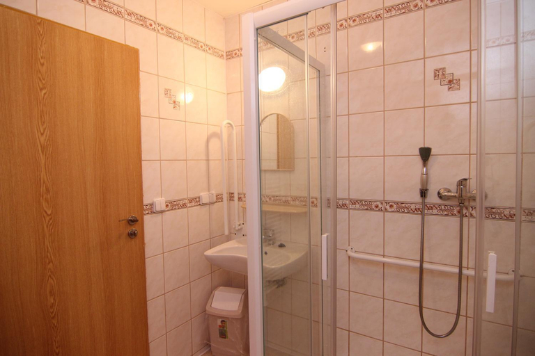 Bathroom 2, Hotel Restaurant Svejk, Sokolov