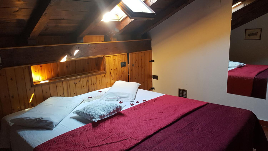 Bedroom, Casa Gloria, Massa Carrara