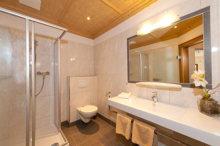Bathroom 3, Hotel Quehenberger, Zell am See
