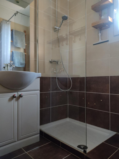 Bathroom, OLIVE & SAFRAN, Var