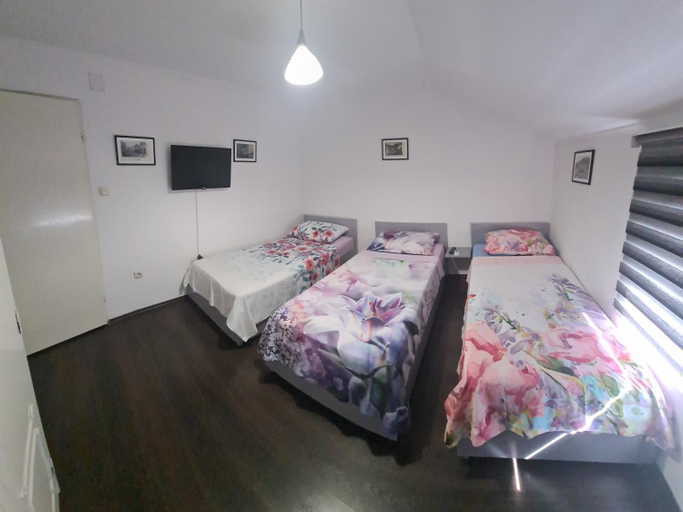 Others 3, Hostel FM, Herzegovina-Neretva