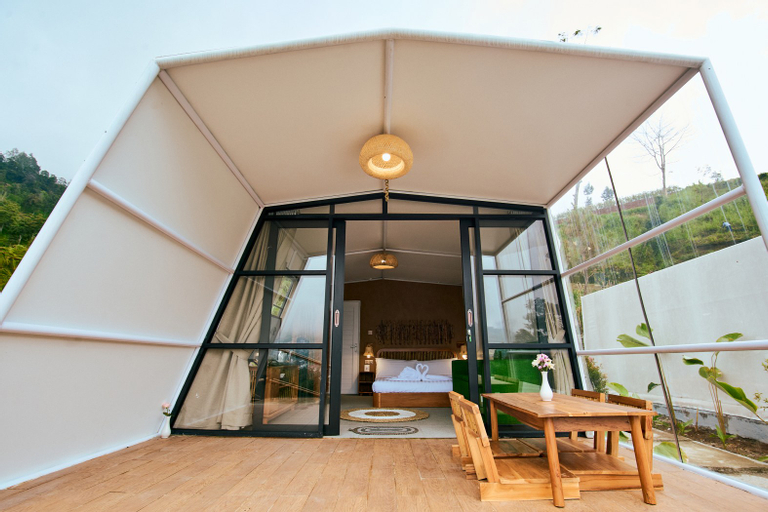 Exterior 4