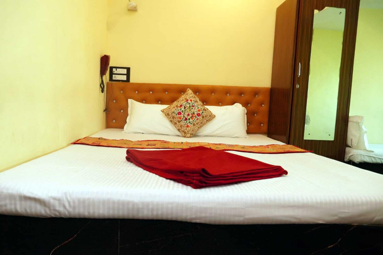 Bedroom 2, Hotel Golden Plaza, Thane