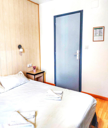 Bedroom 3, Hôtel Le Milan, Hautes-Pyrénées