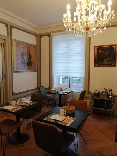 Others 5, Chambres d'Hotes de luxe Cote Parc-Cote Jardin avec parking prive gratuit, Nièvre
