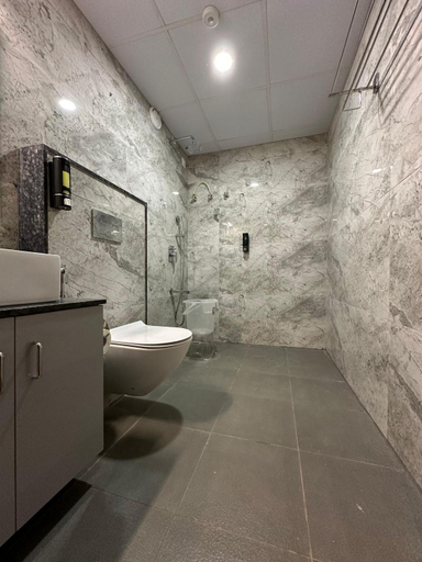 Bathroom 3, Hotel Kino Tree, Bangalore