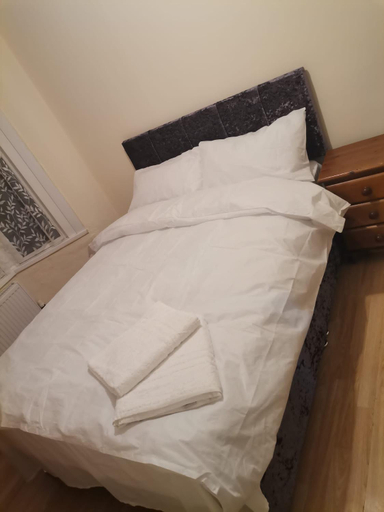 Others 4, Double Room near London Seven Kings Train Station, London