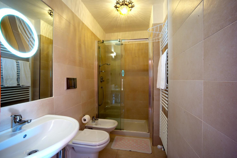 Bathroom 3, Rifugio Palafavera, Belluno