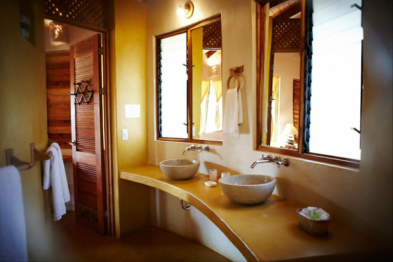 Bathroom 3, Hotel Playa Negra, Santa Cruz