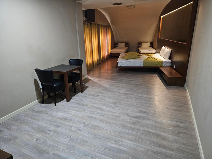 Others 2, HOTEL BENITA, Klina