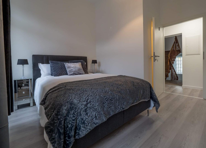 Others 4, EXECUTIVE DOUBLE ROOM WITH EN-SUITE CITY CENTRE IN Guest House R1, Luxembourg