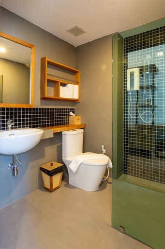 Bathroom 2, The Blue C Donsak, Don Sak