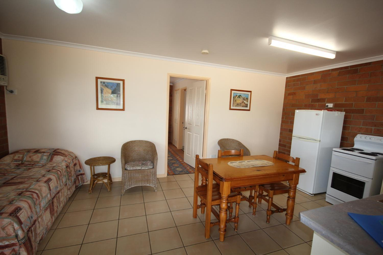 Others 4, Rubyvale Motel & Holiday Units - An Adults Only Getaway, Emerald