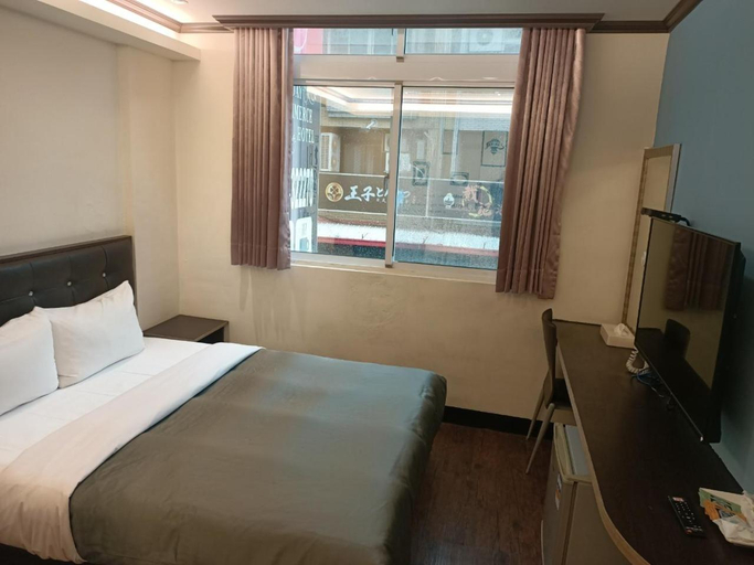 Bedroom 4, Holiday Business Hotel, Taitung