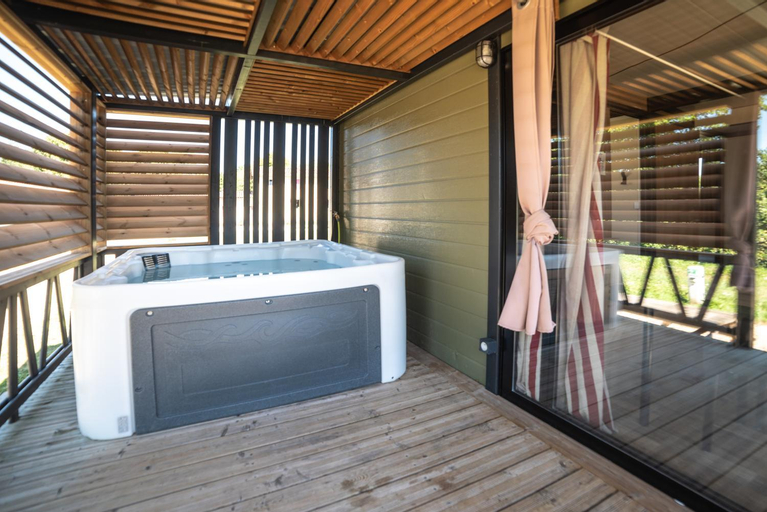 Bathroom 10