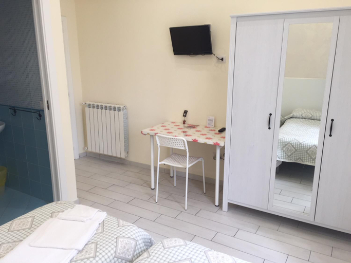 Bedroom 4, Albergo Oasi, Napoli