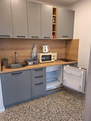 Others 4, Rudovic Apartments