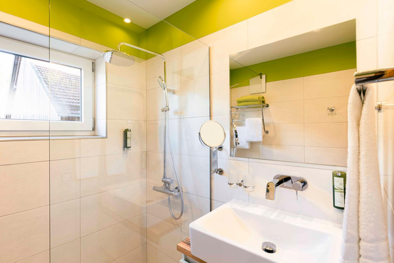 Bathroom 4, Landhotel GrunWies -Bonsai-Wellness Garni, Cham