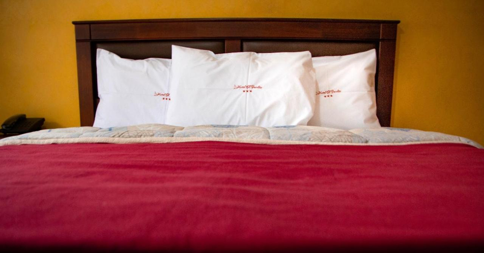 Bedroom 2, Hotel El Farolito, Lima