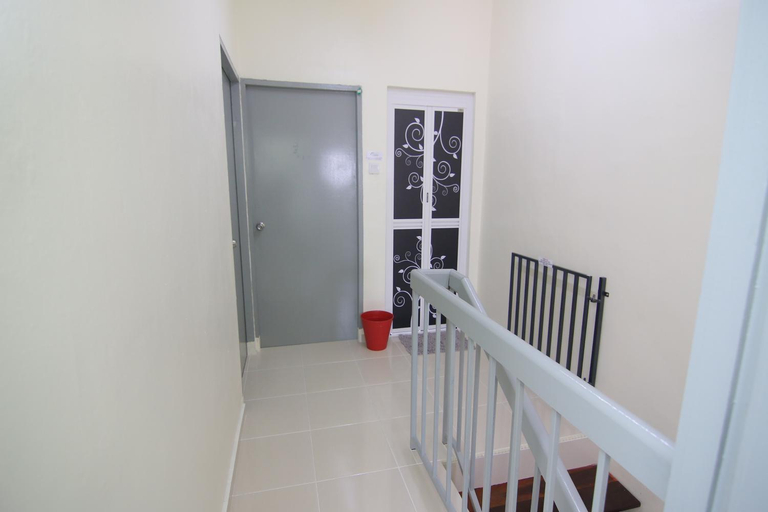 Others 5, Homestay Hj Esmon 3 UTHM Parit Raja, Batu Pahat