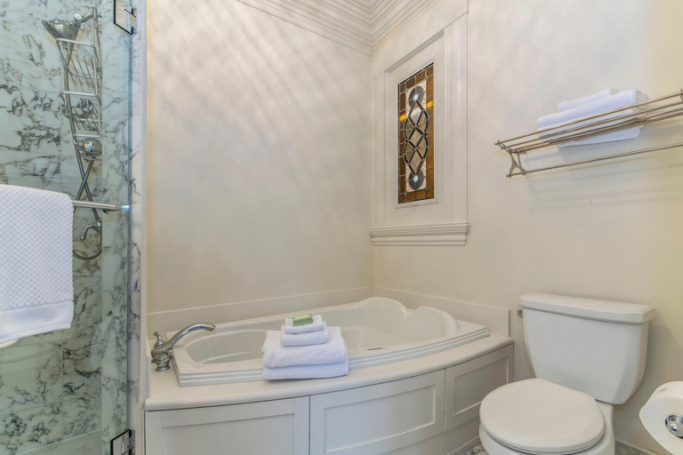 Bathroom 3, Ryan Mansion, Division No. 1