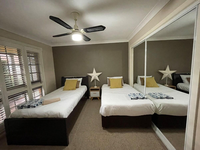 Bedroom 1, Waterside Gem by San Remo, Wyong - North-East