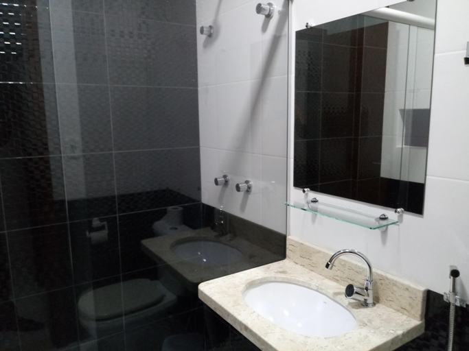 Bathroom, Jacaranda Palace Hotel, Teixeira de Freitas