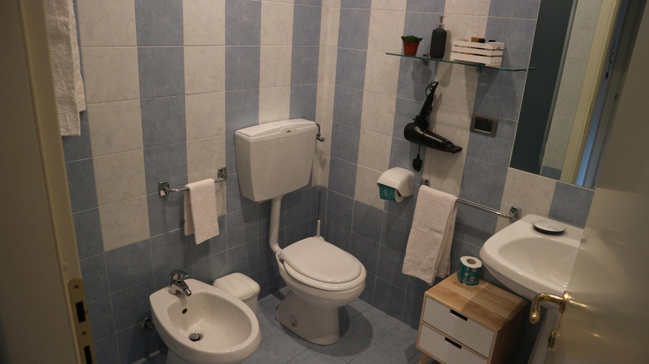 Bathroom 3, La Regibussa - Hotel Ristorante, Asti