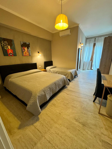 Others 3, Doina Guest House, Roma