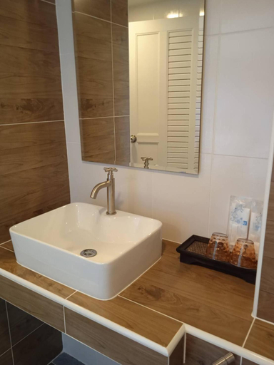 Bathroom 5, Bleu Marine Sattahip Hotel, Sattahip