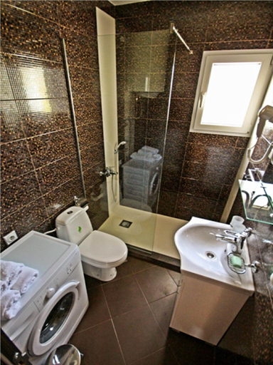 Bathroom 2, Apartments MileS