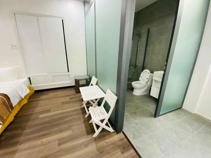 Bathroom 11