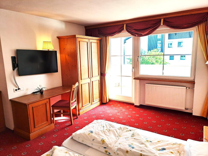 Bedroom, Hotel Tanja-Sonnenhof, Bolzano
